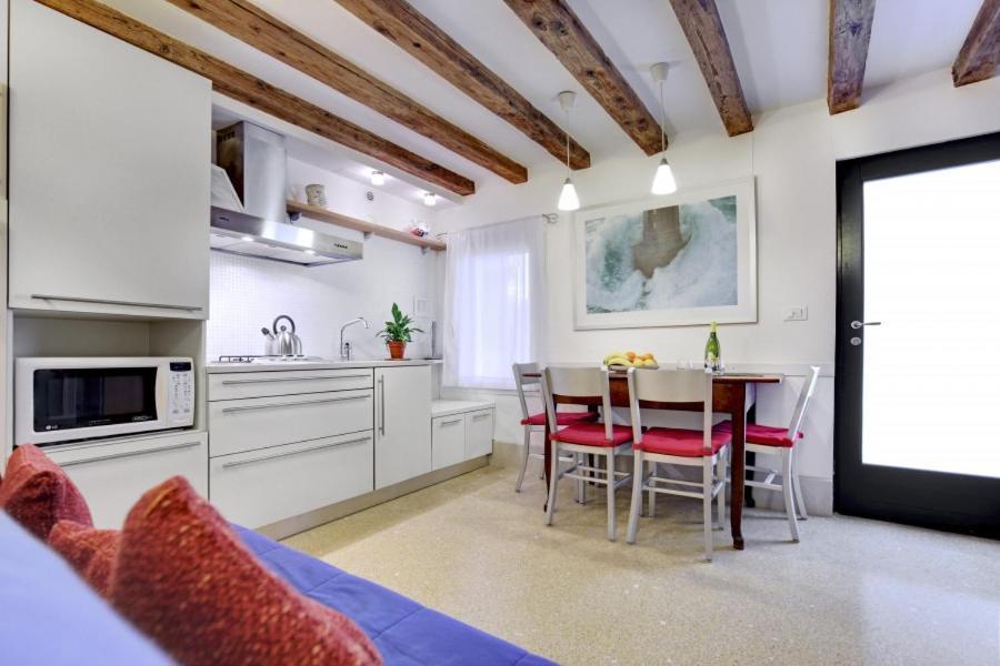 Cozy Apartment Up To 4 In Biennale Giardini By Bricola Apartments Venedig Exterior foto